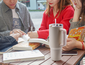 How Contemporary University Students Choose Water Bottles: Function, Material, and Capacity from a Global Perspective - U.S. Students Edition