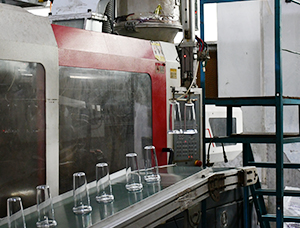 Injection Molding Principles and Practical Analysis of Multi-Color Water Cup Accessory Production