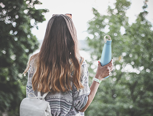 What kind of water bottle do women prefer